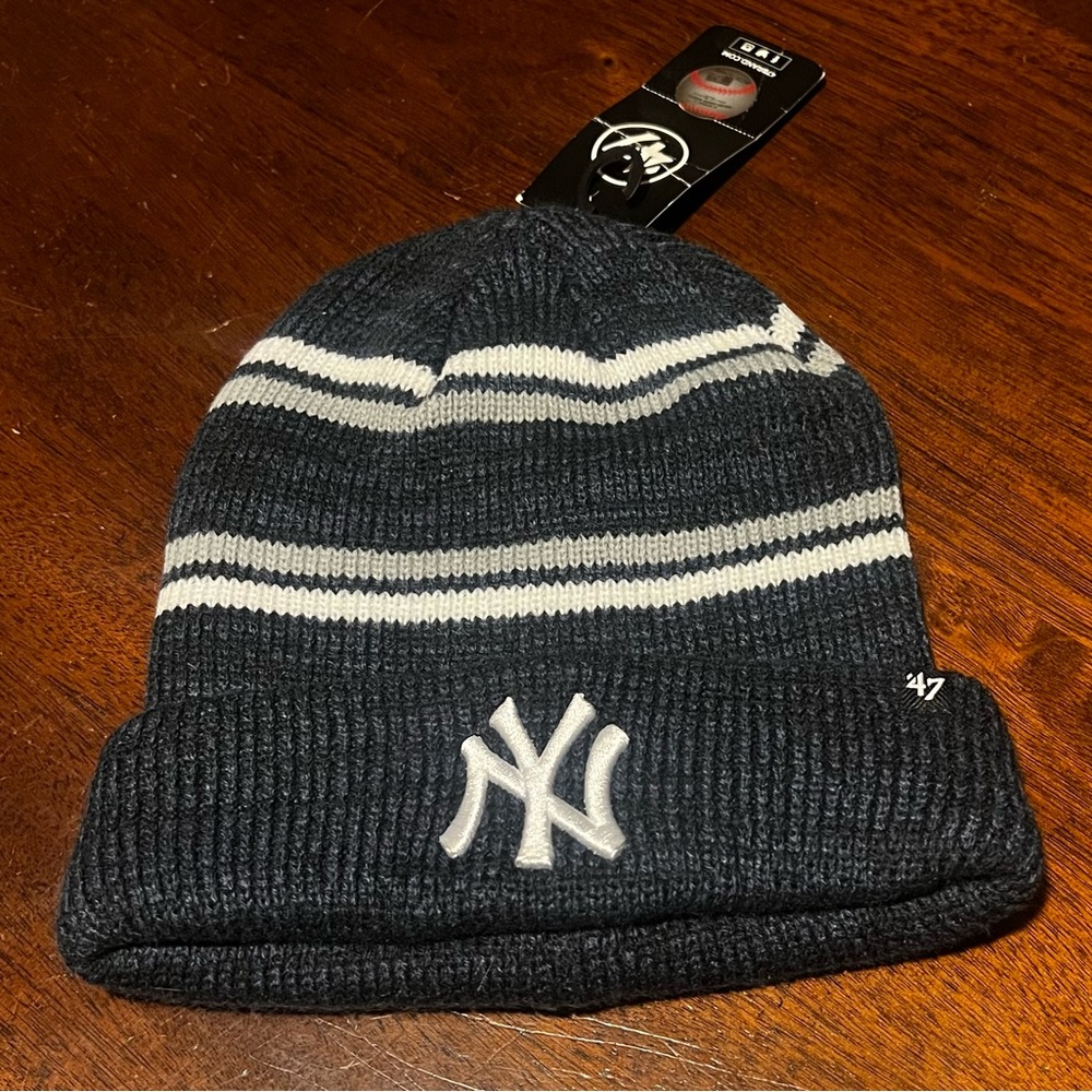 NWT New York Yankees '47 Knit Beanie - Navy and White